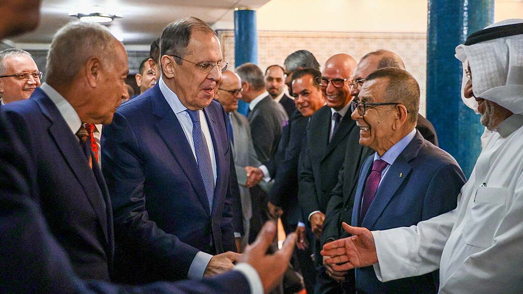 Sergej Lavrov na jednání v Káhie.