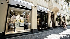 Nový obchod značky Chanel na prestižní pražské adrese v Pařížské ulici je...