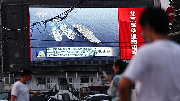 ínské válené lod na obrazovce v Pekingu