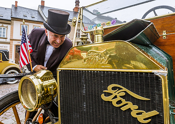 Milovníci automobilových veterán� si o víkendu p�ijdou na své. V Kutné Ho�e se...
