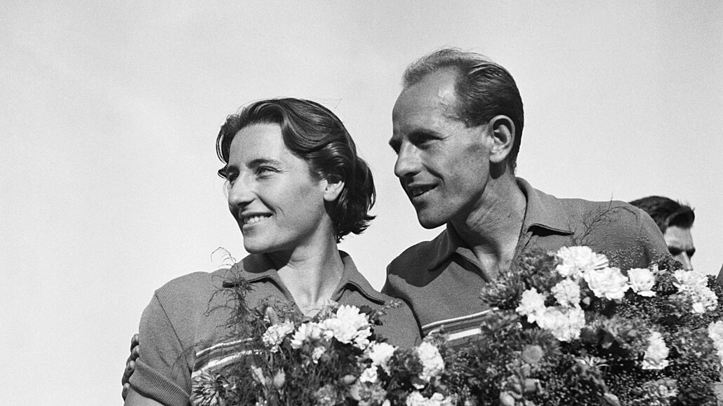 Parádní bilance. Manelé Dana a Emil Zátopkovi pivezli z olympijských her v...