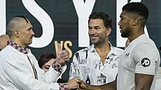 Anthony Joshua na vá�ení rozdával úsm�vy.