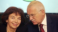 Manželé Klausovi při oficiálním představení nadačního fondu v roce 2003.