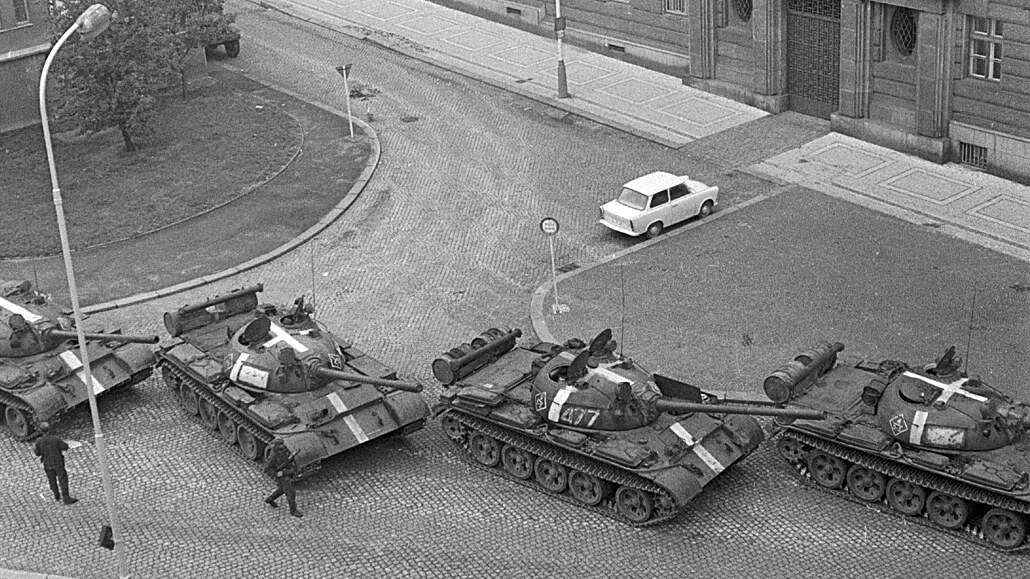 Ruské tanky v Praze ráno 21. srpna 1968