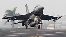Stíhací letoun F-16 tchajwanských vzdušných sil | na serveru Lidovky.cz | aktuální zprávy
