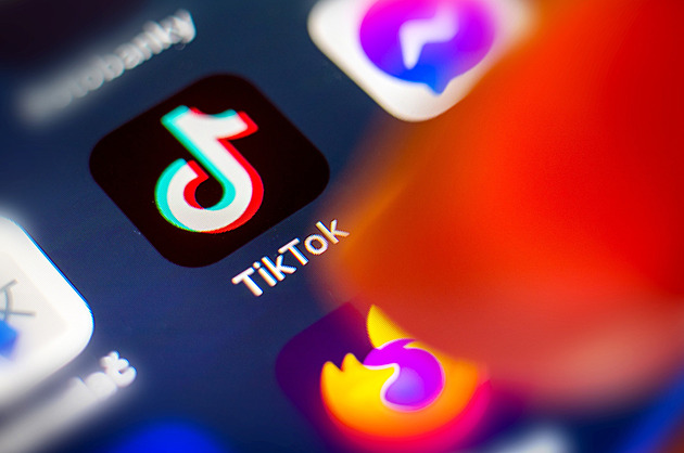 Dost bylo zábavy. České úřady mažou a blokují TikTok, obávají se „Velkého čínského bratra“