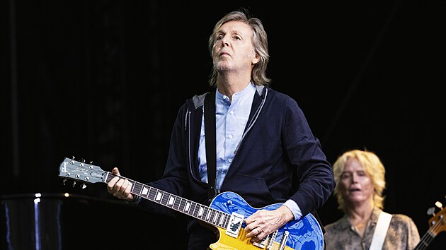 Paul McCartney s kytarou Gibson podporujc Ukrajinu