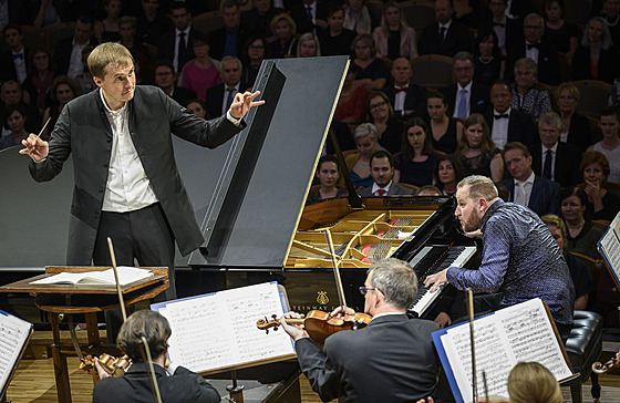 Royal Philharmonic Orchestra pod vedením Vasilije Petrenka a s klavíristou...
