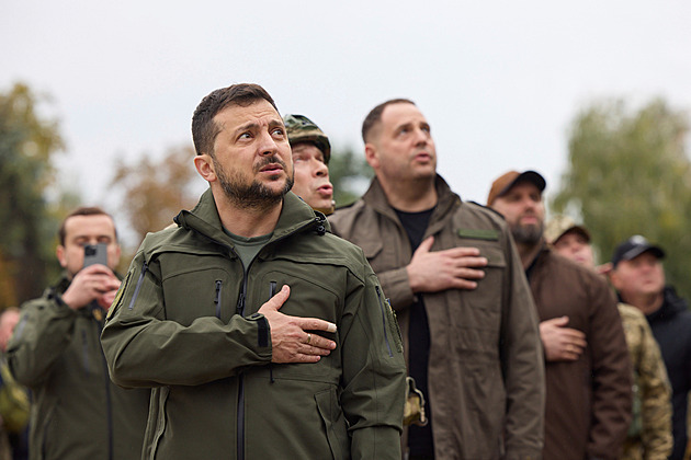 Zelenskyj drží, vojáků ubývá. Prezidentské volby na Ukrajině se konat nejspíš nebudou