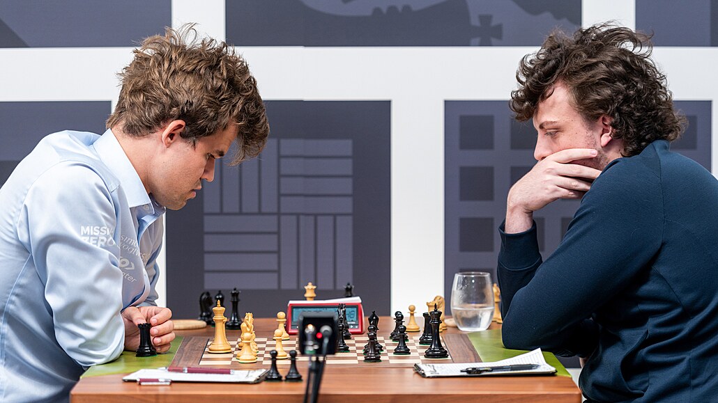Magnus Carlsen s Hansem Niemannem