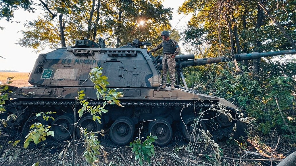 Ruský obrnnec oputný bhem ukrajinské protiofenzivy v Charkovské oblasti