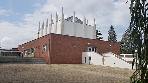 Ikona. Jednou z ikonických staveb moderního meziváleného Brna je krematorium...