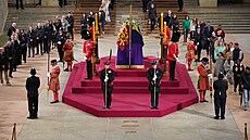 Poslední truchlící z řad veřejnosti se přišli poklonit královně Alžbětě II. v... | na serveru Lidovky.cz | aktuální zprávy