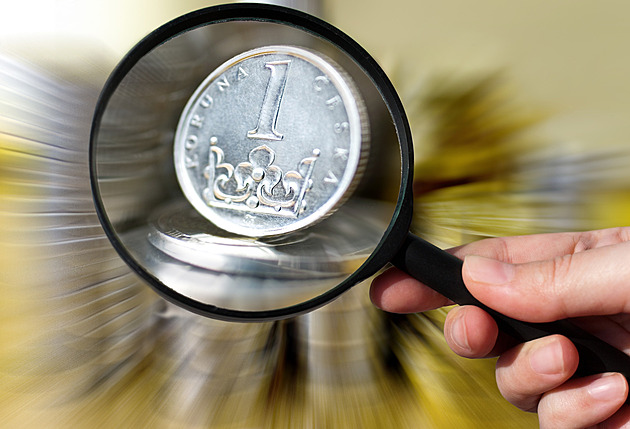 Koruna je sama o sobě bezcenná. Hodnotu jí dává naše víra, že nám bude dobře sloužit