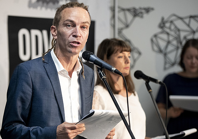 Předstírání funguje. Piráti úspěšně sehrávají morální rozhořčení