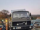 Expedi�ní Magirus p�i testu k�í�ení náprav. Majiteli v tom okam�iku p�ipomínal...