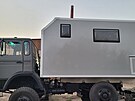 Expedi�ní Magirus p�i testu k�í�ení náprav. D�le�ité je, aby se nehýbala obytná...