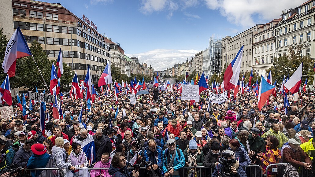 Protivládní demonstrace na Václavském námstí v Praze 28. záí 2022