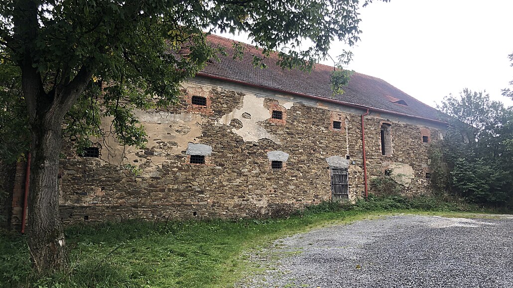 Sýpka. O jejím prodeji se obec dozv�d�la a� z katastru.