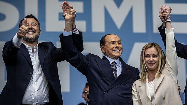 Zleva Matteo Salvini, Silvio Berlusconi a Giorgia Meloniová