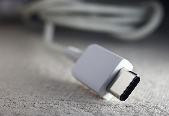 Nabíjecí kabel standardu USB-C