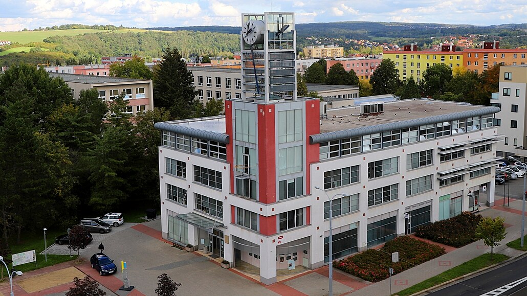 Na stee radnice v Plzni - Slovanech by ji brzy mohla slouit fotovoltaika.