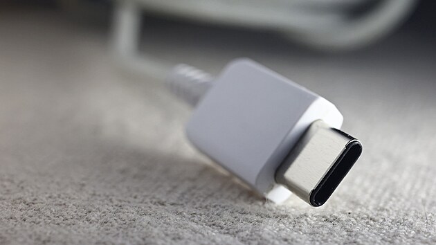 Nabíjecí kabel standardu USB-C