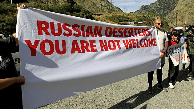 Protirusk demonstrace na hranicch Ruska a Gruzie nejsou vjimkou. Rut dezerti, nejste vtni, hlsal jeden z transparent minul tden.