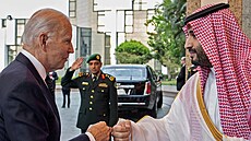 Americký prezident Joe Biden (vlevo) vyjednával v lét v Saúdské Arábii o rop...