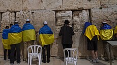 Ukrajinská delegace z Kyjeva u Zdi nák v Izraeli.