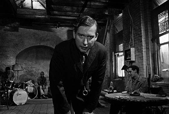 Spojka.Snímek Shirley Clarkeové z roku 1961. William Redfield v n�m hraje...