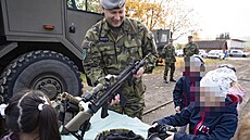 Ukázka armádních dovedností na ZŠ v Letohradě. | na serveru Lidovky.cz | aktuální zprávy