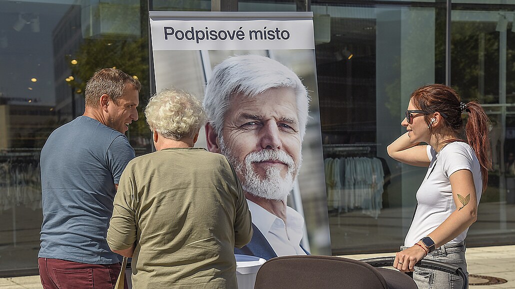 Sbr podpis pod prezidentskou kandidaturu Petra Pavla.