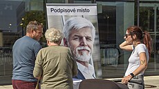 Sběr podpisů pod prezidentskou kandidaturu Petra Pavla. | na serveru Lidovky.cz | aktuální zprávy