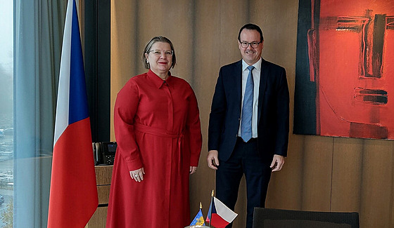 Kateina Fialková (vlevo), velvyslankyn R ve výcarsku a Lichtentejnsku,...