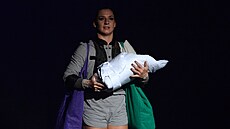 Z p�edstavení �ena, r��e, píse�, kost