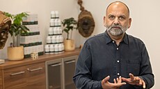 �aman a poradce p�írodní medicíny Bohuslav V�trovský.