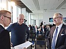 Moderátor Vladimír Vokál, rektor �VUT Vojt�ch Petrá�ek a �editel LN Veselin...