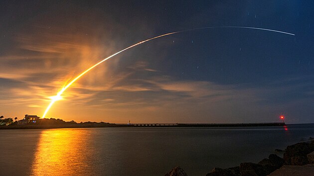 Z floridsk�ho mysu Canaveral odstartovala raketa SLS s modulem Orion