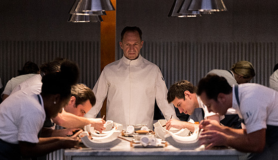 V�e musí být dokonalé. Ralph Fiennes jako slavný �éfkucha�.