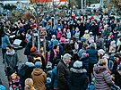 Rozsvcení vánoního stromeku v Praze 10 pilákalo mnoho lidí