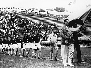 Vybičovaná atmosféra druhého šampionátu v roce 1934 velela Mussoliniho příkazem: vyhrát musí domácí Itálie! Vyhrála, ale skvěle hrající tým se lvíčkem na prsou jí to ve finále málem překazil.