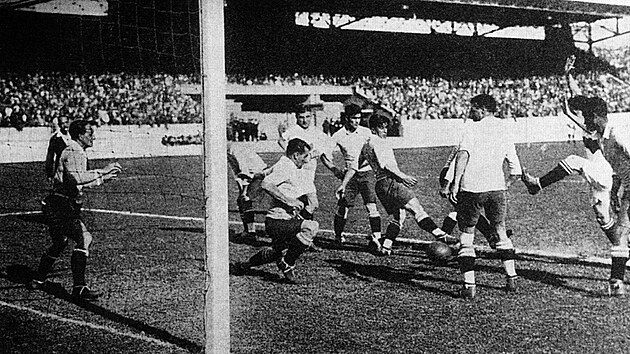 Finále MS v roce 1930: Uruguay-Argentina.