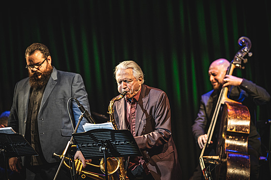 Kdy� nezávisle na v�ku v�ichni hrají v jednom duchu � duchu skute�ného jazzu. I...