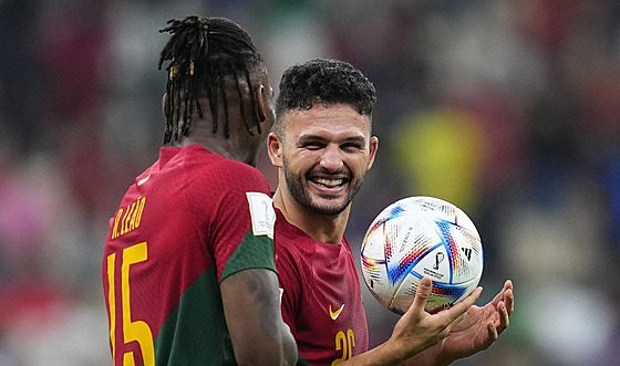 Portugalsko-výcarsko: Leao a Ramos po zápase.