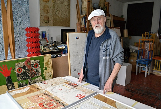 Malí Eduard Ováek ve svém ostravském ateliéru