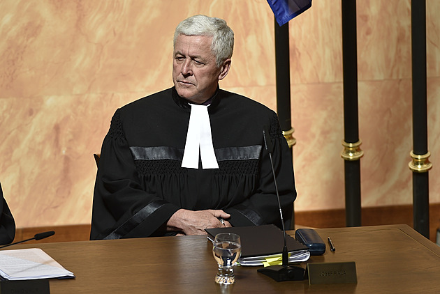 Ne uměl říct i vlastním kolegům. Skončil Josef Fiala, ústavní soudce se sociálním cítěním