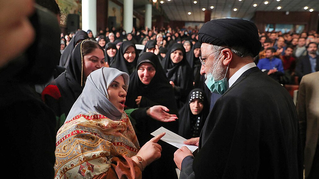 Íránský prezident Ebráhím Raísí využil včerejšího Dne studentů k návštěvě...