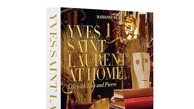 Nakladatelství Assouline vydalo výpravnou publikaci o interiérech legendárního návrháře Yvese Saint Laurenta ”Yves Saint Laurent at Home“.