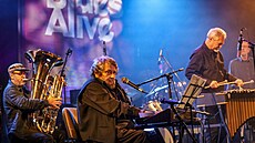 Jan Spálený oslavil v mírném p�edstihu osmdesátiny 19. listopadu na festivalu...